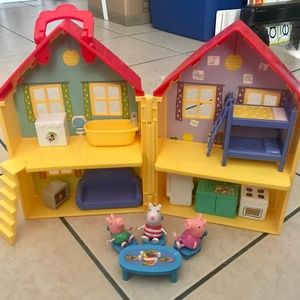 Peppa Pig’s Deluxe House Play Set with Peppa, Suzy, George, and Furniture